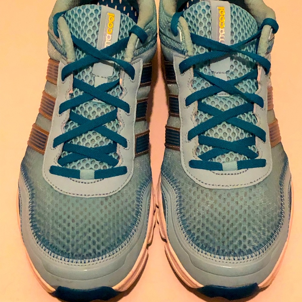 Gently used! Women’s Adidas Climate Cool sz 11 shoes! Regular width.